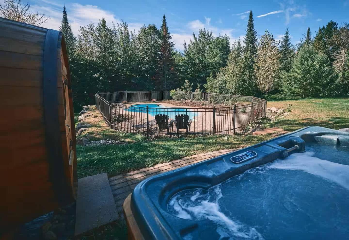 Executive Plus 44 - Majestic Log Chalet With Hot Tub Sauna Heated Pool And Close To Activities Mille-Isles Exterior photo